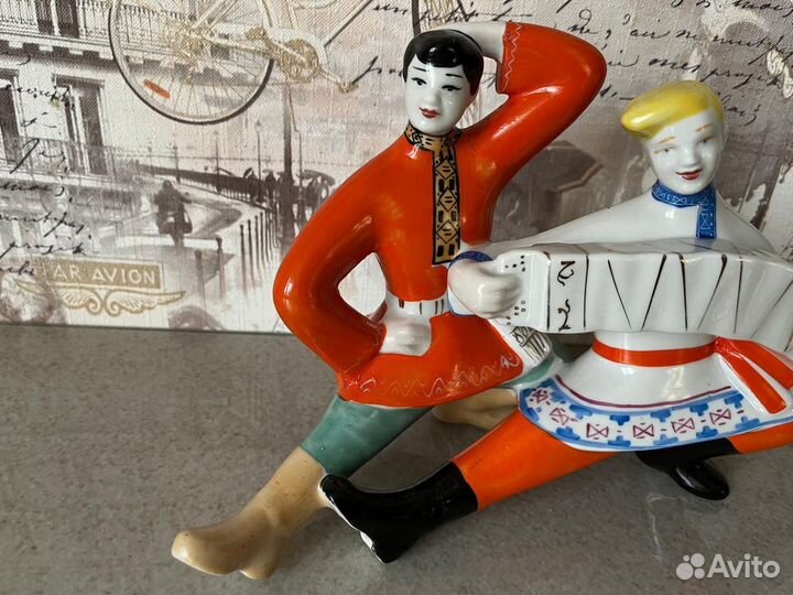 Фарфорова статуэтка «Русский перепляс» пзхк СССР