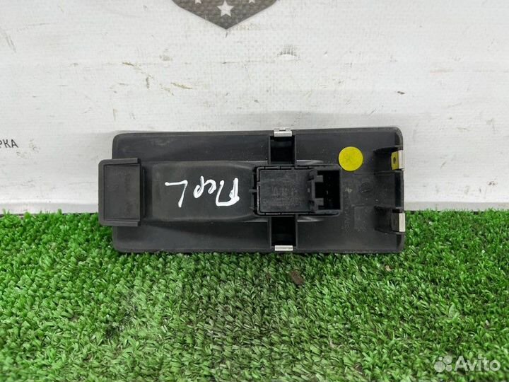 Кнопка стеклоподъемника передняя левая L