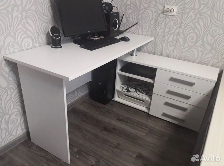 Стол компьютерный новый угловой