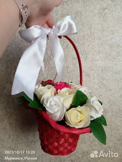 Корзинка с мыльными розами