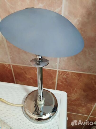 Настольная лампа
