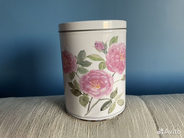 Жестяная банка IKEA с розами