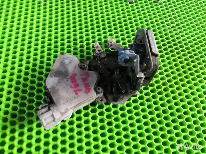 Замок двери задний левый Ниссан тино