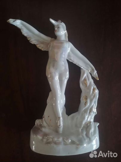 Статуэтка фарфор