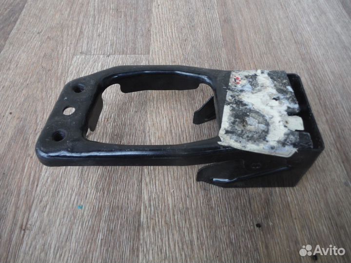 Кронштейн лонжерона правого Porsche Cayenne 958