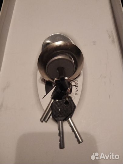 Замок дверной