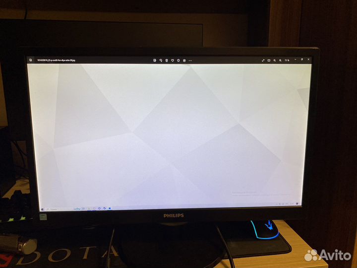 Монитор Philips