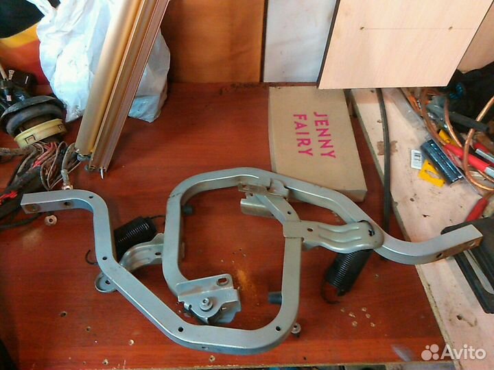 Рено Логан Петля крышки багажника правая