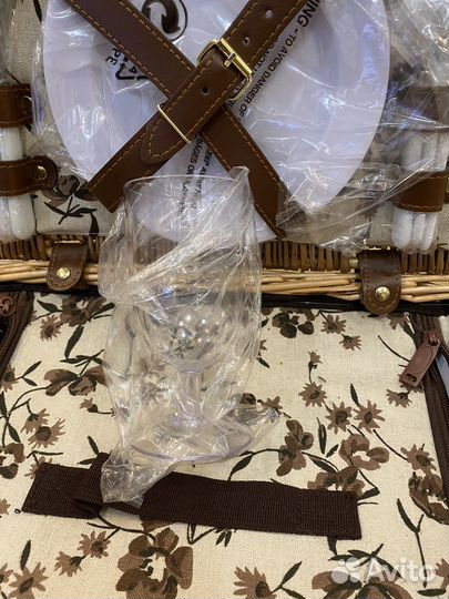 Набор для пикника в чемодане