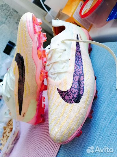 Футбольные бутсы nike
