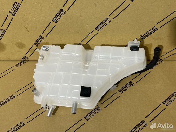 Расширительный бачок Toyota Land Cruiser 300