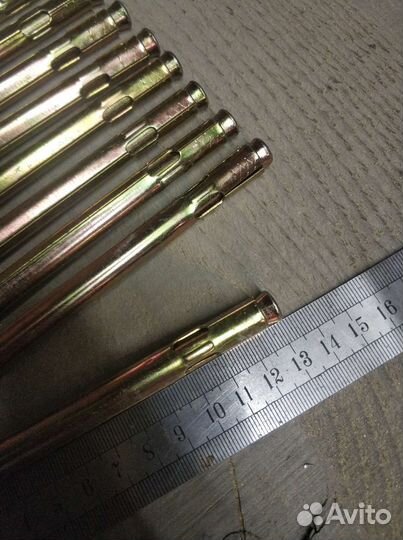 Анкерный болт 10