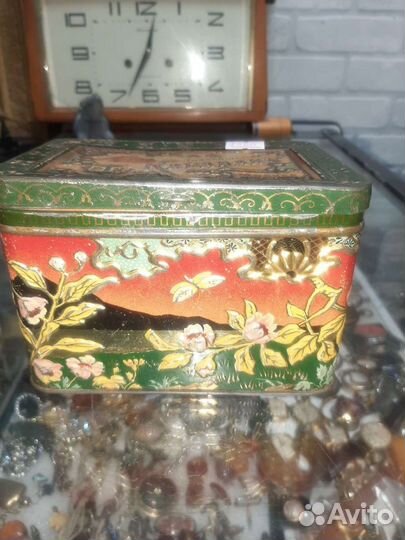 Жестяная коробка из под чая
