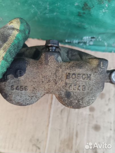 Суппорт передний правый Ford Explorer 2001-2006 г