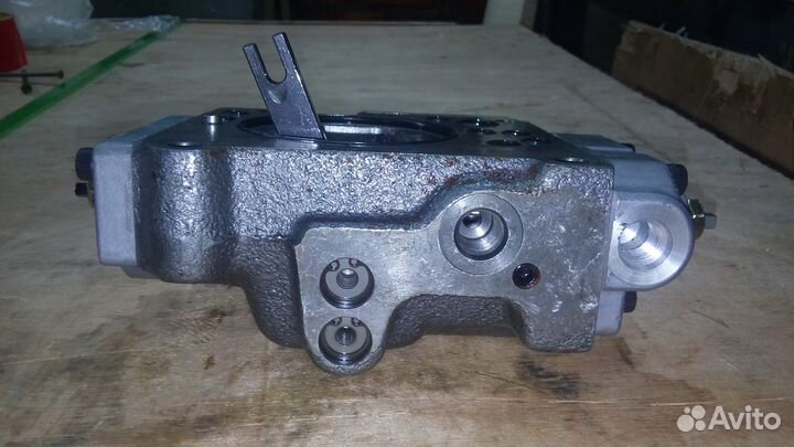 Регулятор левый для гидравлического насоса HPV102