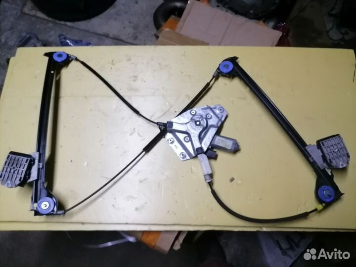 Стеклоподъемник правый Dodge Challenger LC