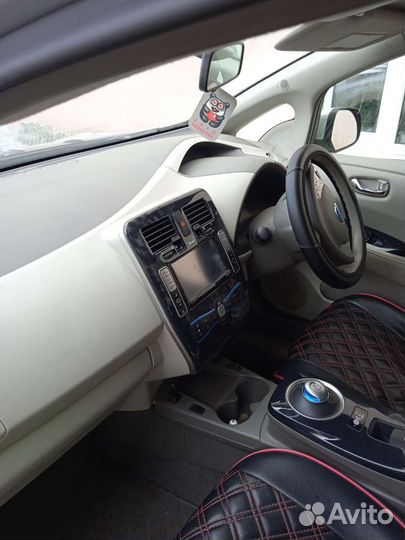 Nissan Leaf AT, 2011, 60 000 км