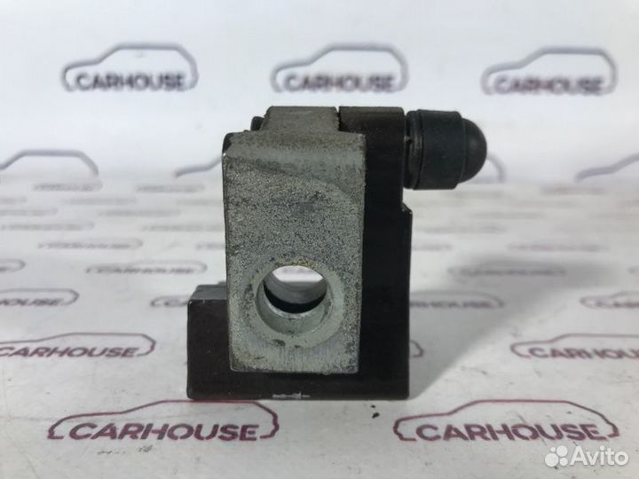 Петля двери задняя правая Audi Q7 4.2 BAR 2010