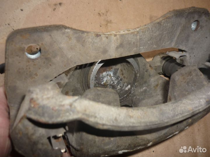 Суппорт передний левый Лачетти