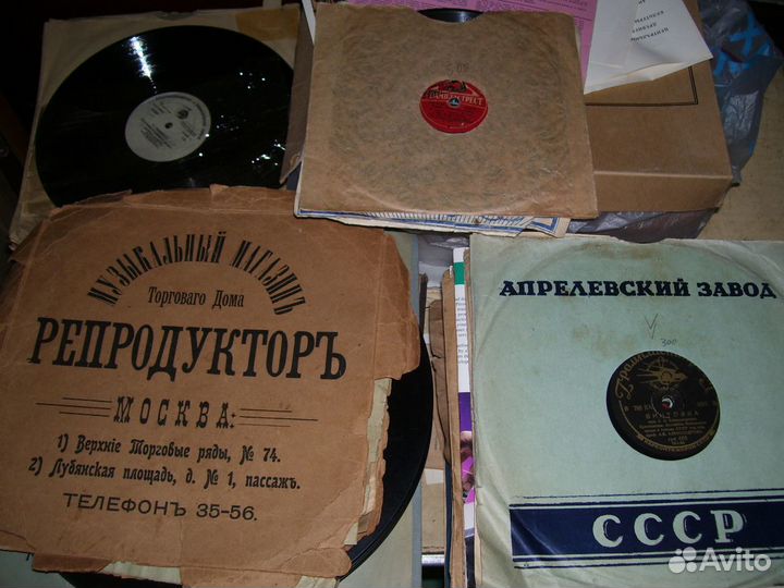 15 коробок пластинок всех жанров к патефону 300 шт