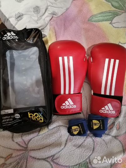 Продам Боксерские перчатки и боксерские бинты