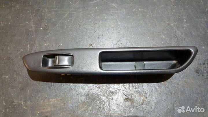 Кнопка стеклоподъемника задняя правая Subaru