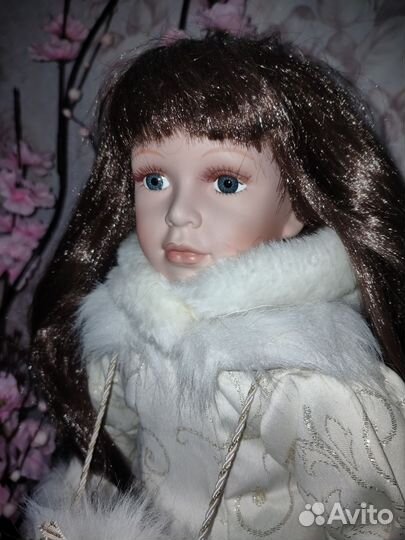 Фарфоровая куколка