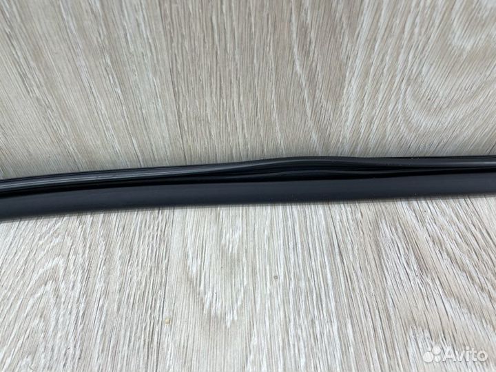 Уплотнитель стекла двери передний левый Hyundai