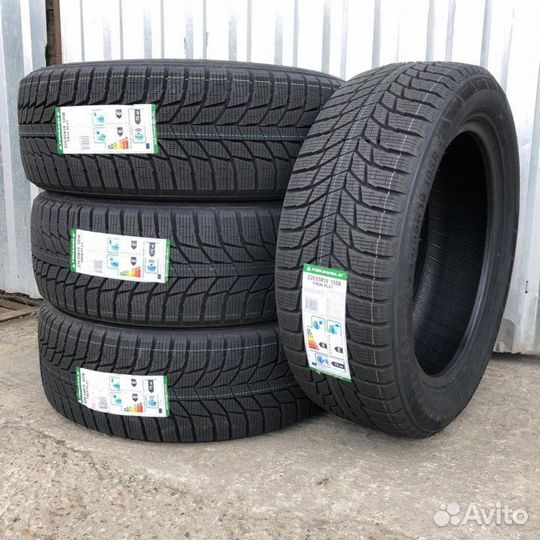Triangle PL01 235/45 R18