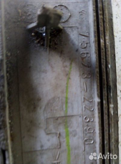 Накладка крыла правая Toyota Cresta 100