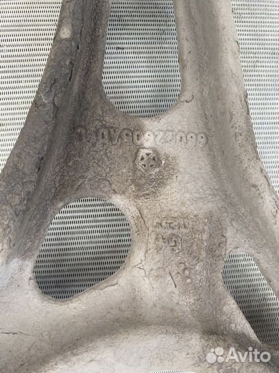 Передний левый рычаг на Jeep Wk2