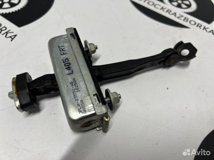 Ограничитель двери передний правый Land Rover