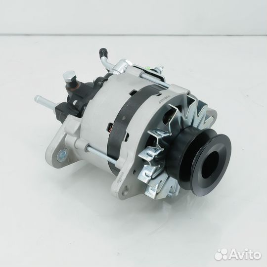 Генератор 12V toyota dyna 3L, вакумник сзади, 1 кл