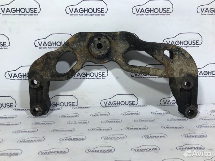 Кронштейн двигателя Ford Mondeo MK 2 1.8 1996