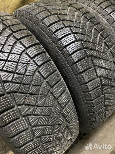 Pirelli Ice Zero FR 215/65 R17