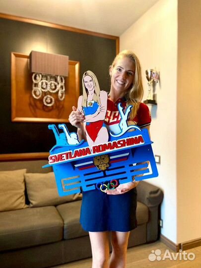 Полка для кубков и медалей / с фото с доставкой