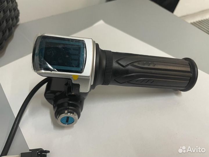 Ручка газа с дисплеем для электровелосипеда