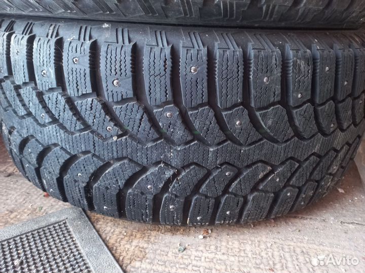 Bridgestone Blizzak Spike-01 255/55 R18