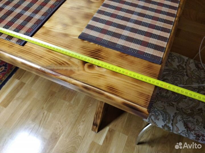 Стол из натурального дерева