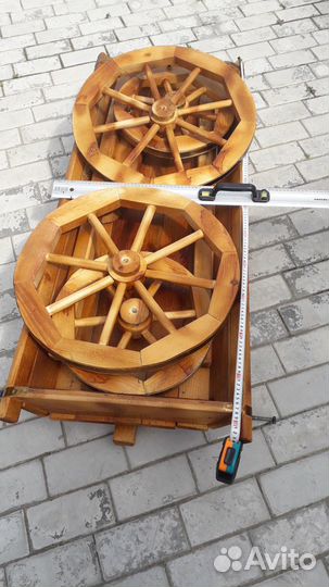 Повозка декоративная