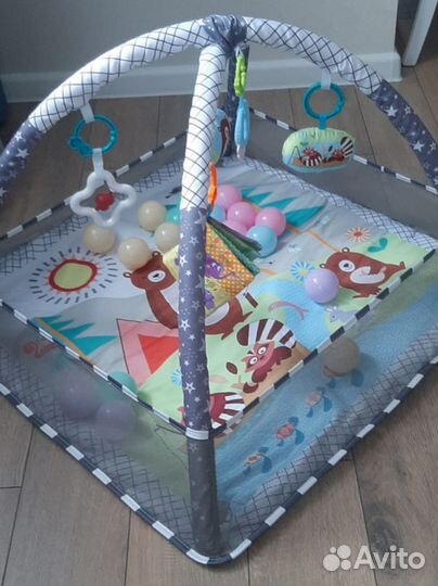 Развивающийся коврик для малышей