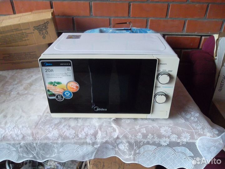 Свч микроволновая печь Midea MM720C4E-W