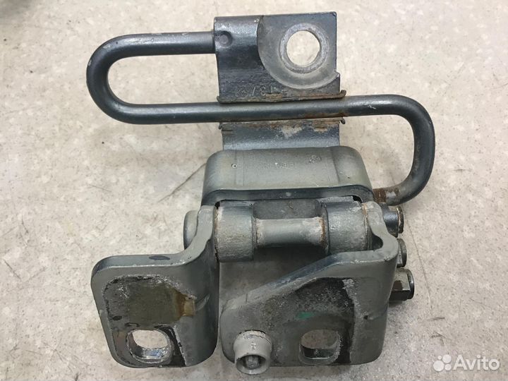 Петля двери передней правой нижняя VW Jetta 2006-2