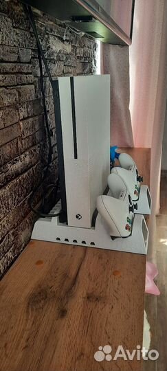 Игровая приставка Microsoft Xbox One S 1000 гб HDD