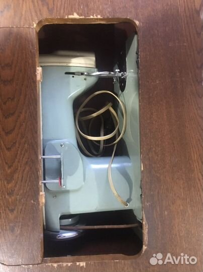 Швейная машина Чайка