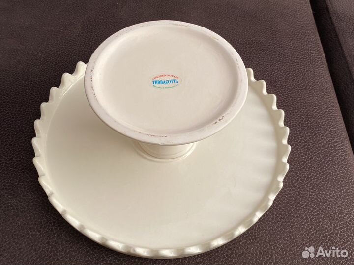 Тортовница на ножке