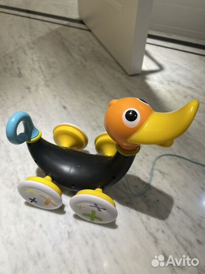 Игрушка-каталка утка