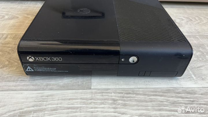 Xbox 360 + Kinect с 2 джойстиками