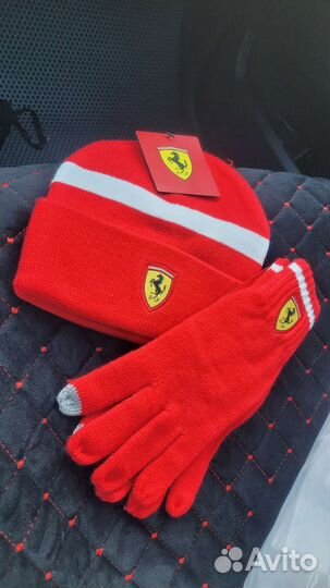Шапка и перчатки Ferrari