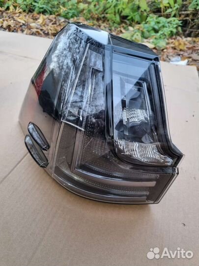 Фонарь Lexus LX 450D Black Vision с дефектом